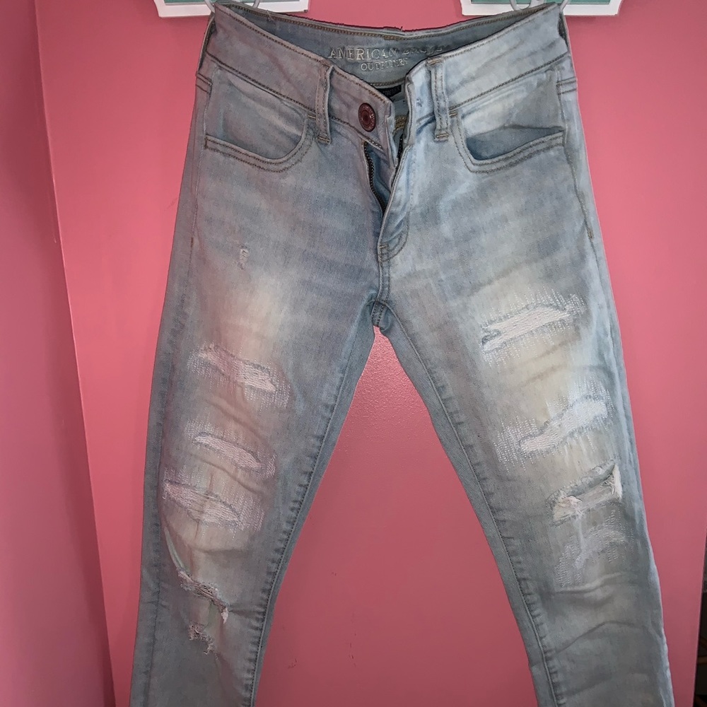 American Eagle Distressed jeans ✨